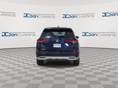 2024 Mitsubishi Outlander SE Black Edition w/Pano Roof