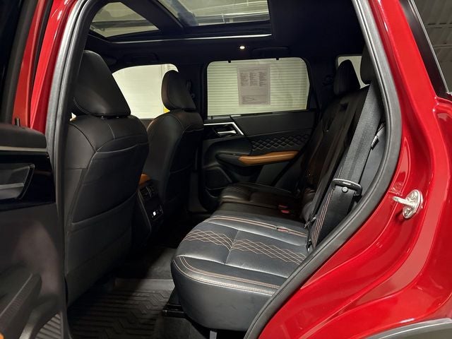2024 Mitsubishi Outlander Base