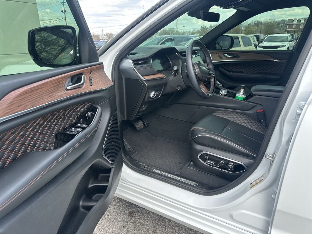 2023 Jeep Grand Cherokee Summit