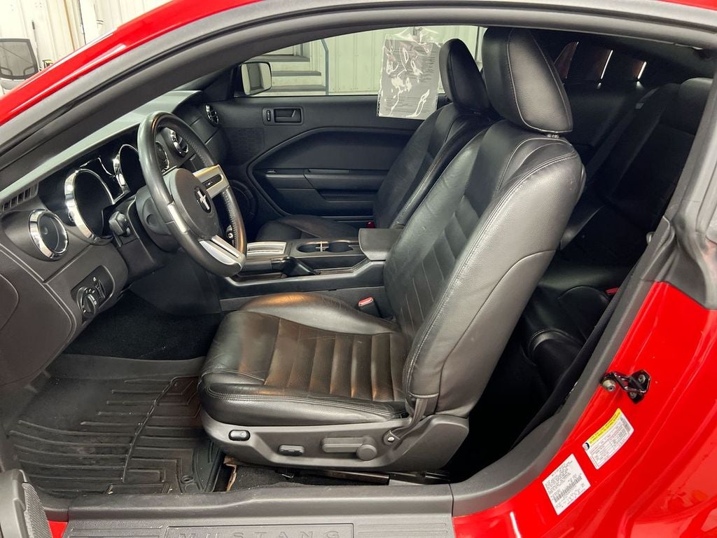 2005 Ford Mustang GT Deluxe