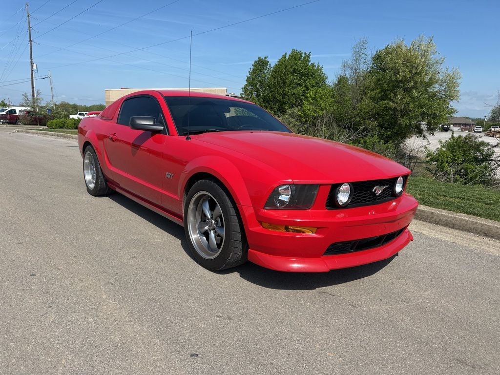 2005 Ford Mustang GT Deluxe