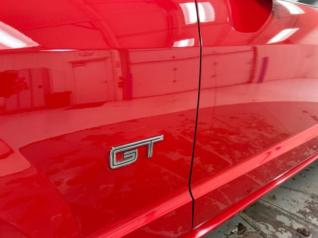 2005 Ford Mustang GT Deluxe