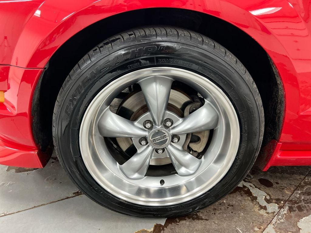 2005 Ford Mustang GT Deluxe
