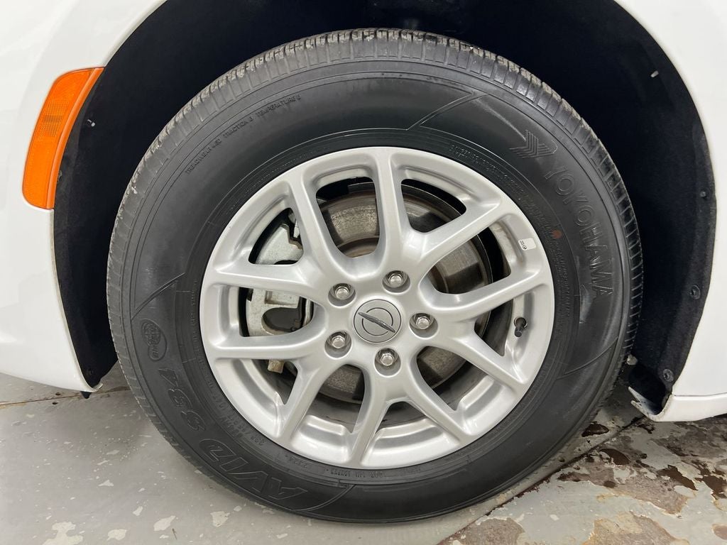 2025 Chrysler Pacifica Select