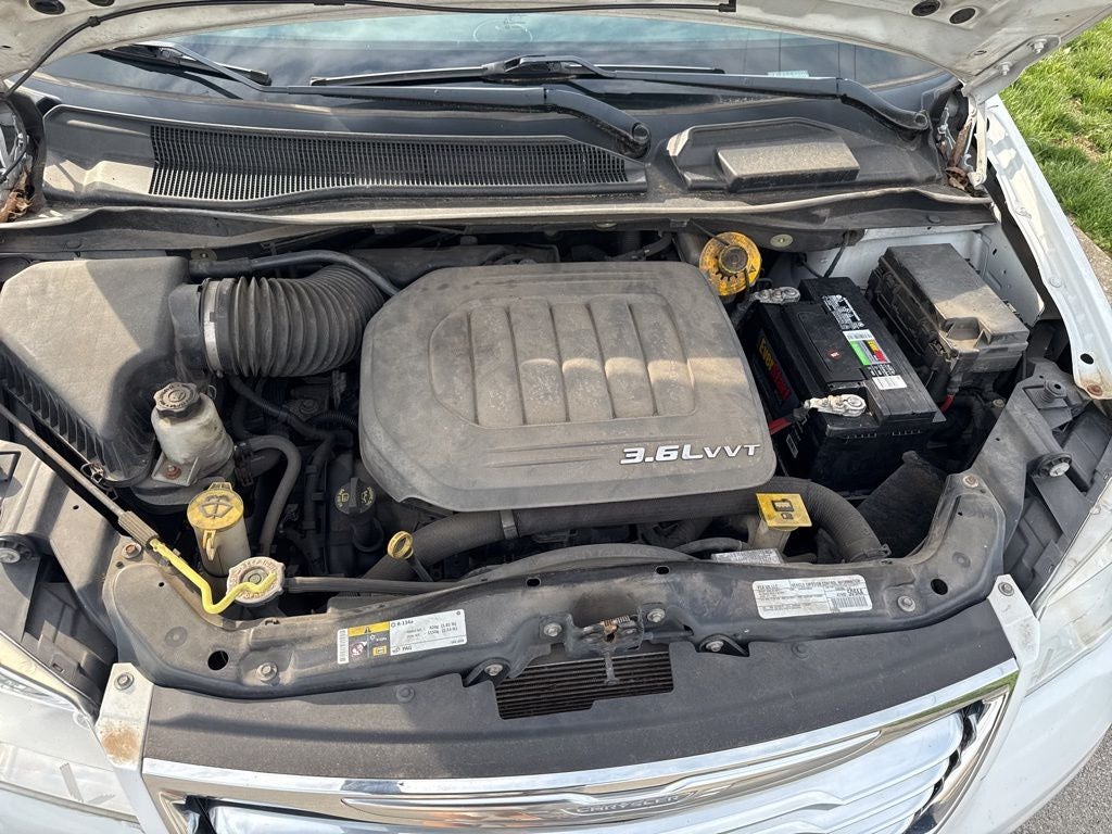 2016 Chrysler Town & Country Touring