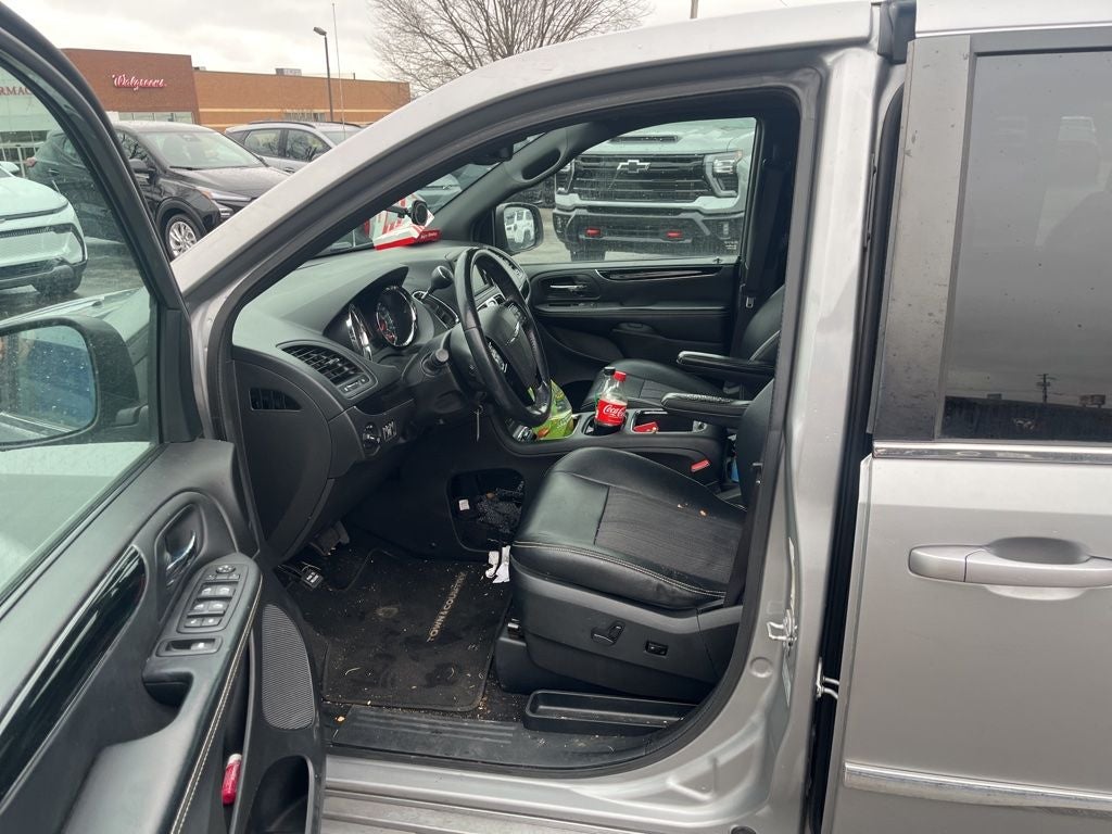 2015 Chrysler Town & Country S