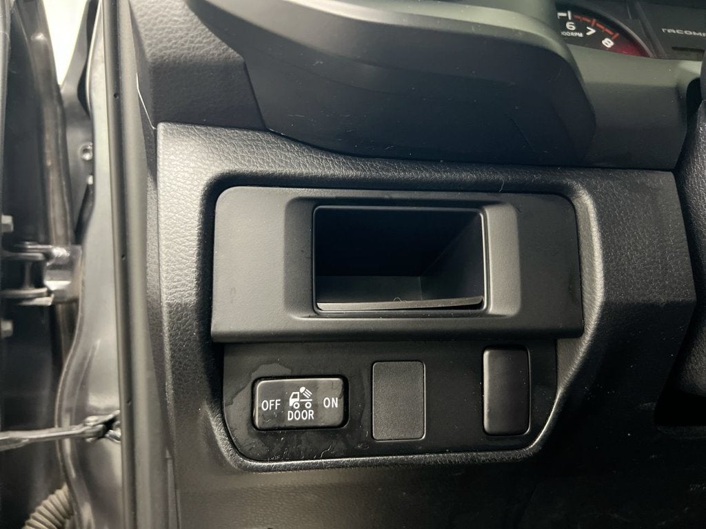 2017 Toyota Tacoma SR
