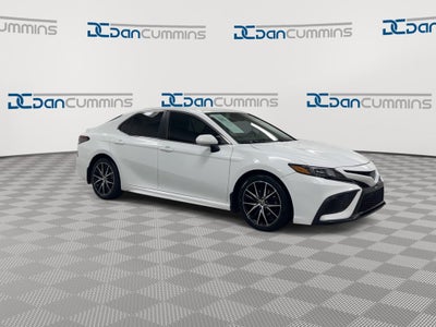 2022 Toyota Camry Hybrid SE