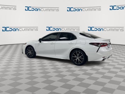 2022 Toyota Camry Hybrid SE