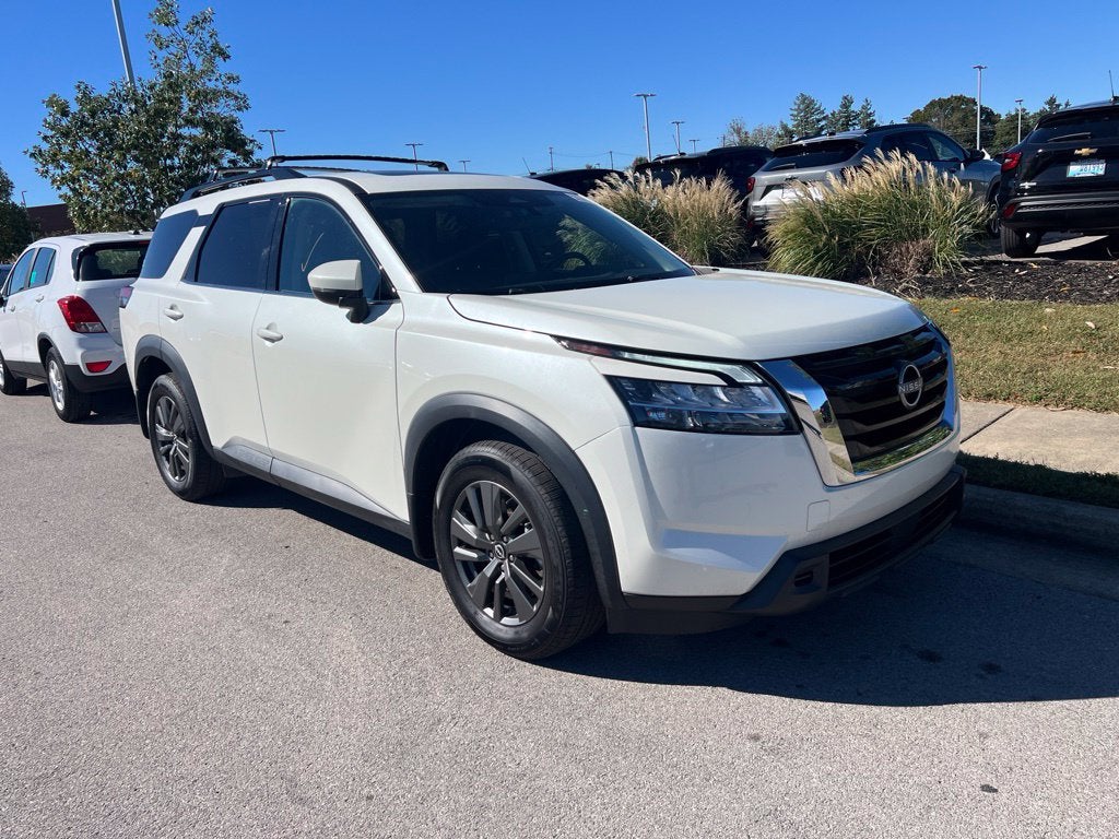 2022 Nissan Pathfinder SV