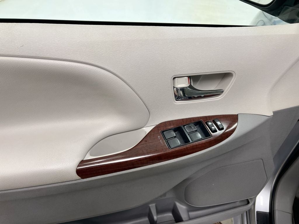 2012 Toyota Sienna XLE