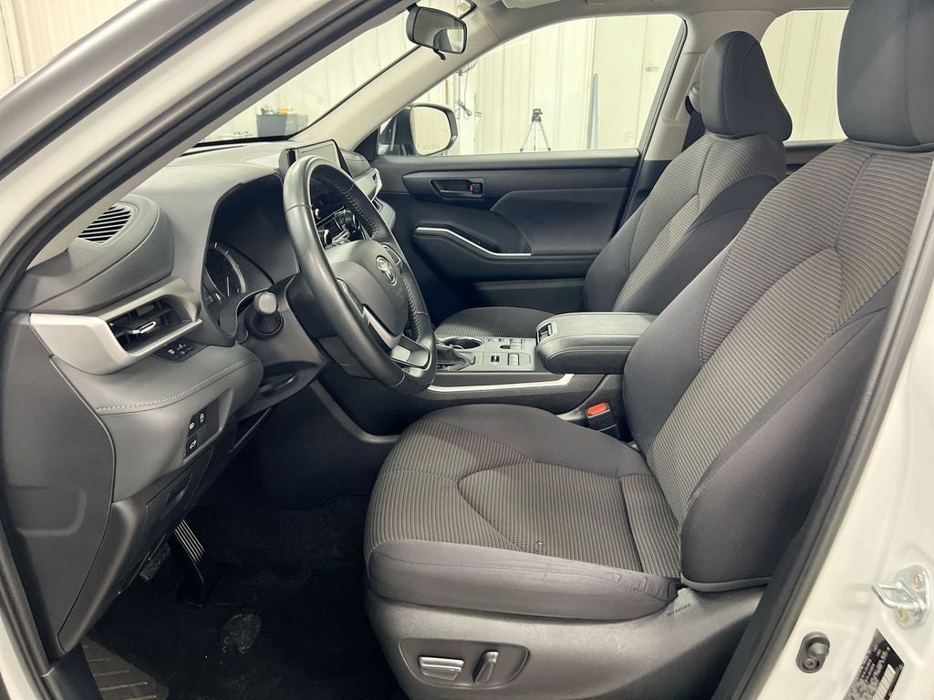 2025 Toyota Highlander LE