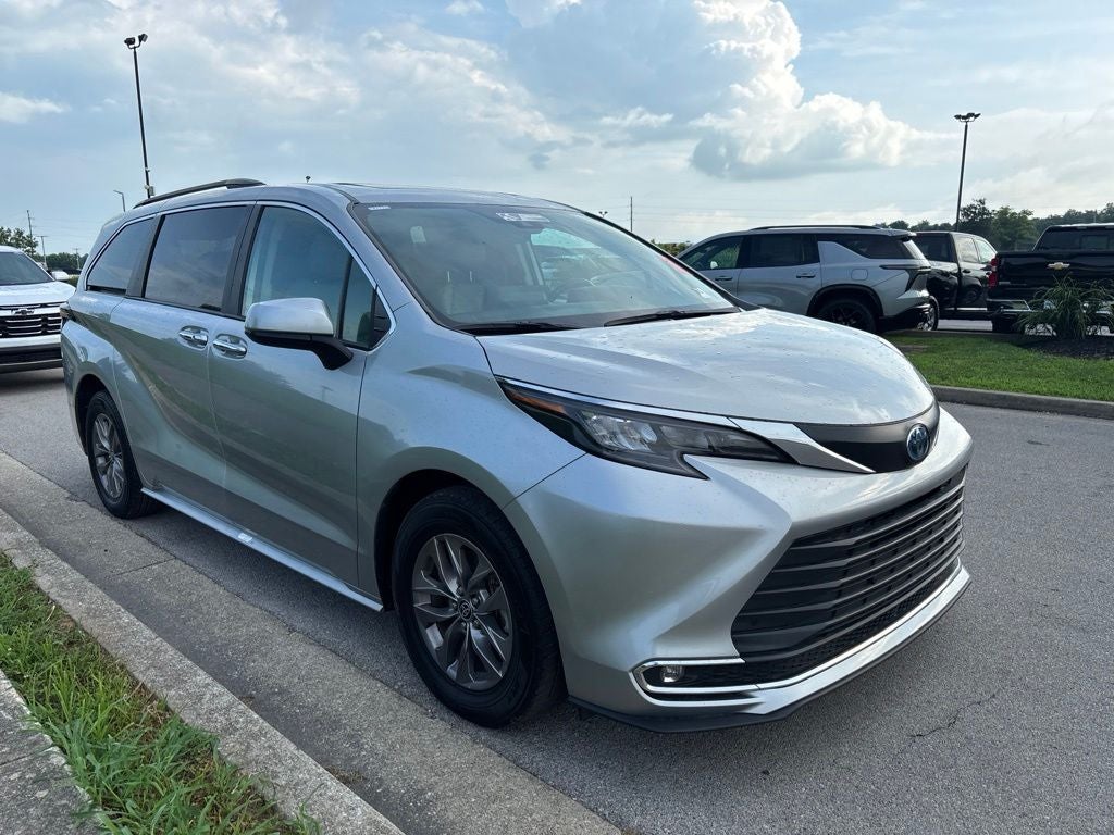 2024 Toyota Sienna XLE