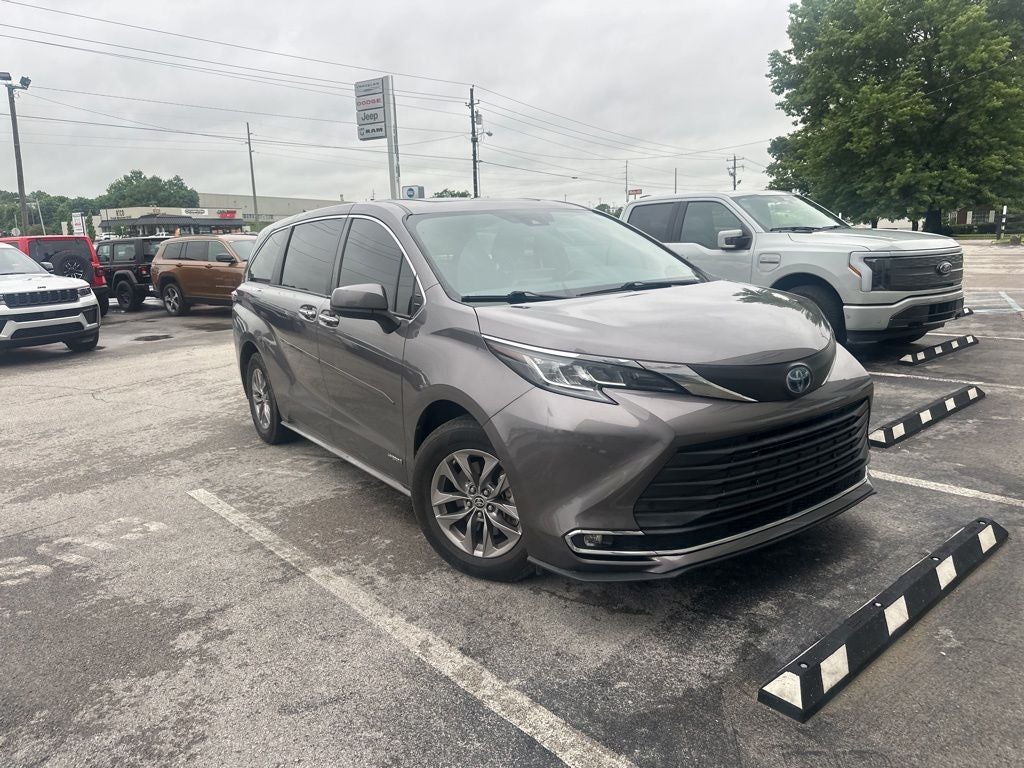2021 Toyota Sienna XLE