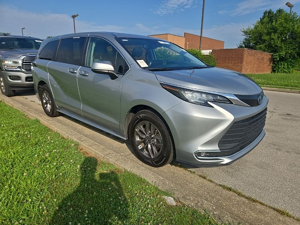 2023 Toyota Sienna XLE