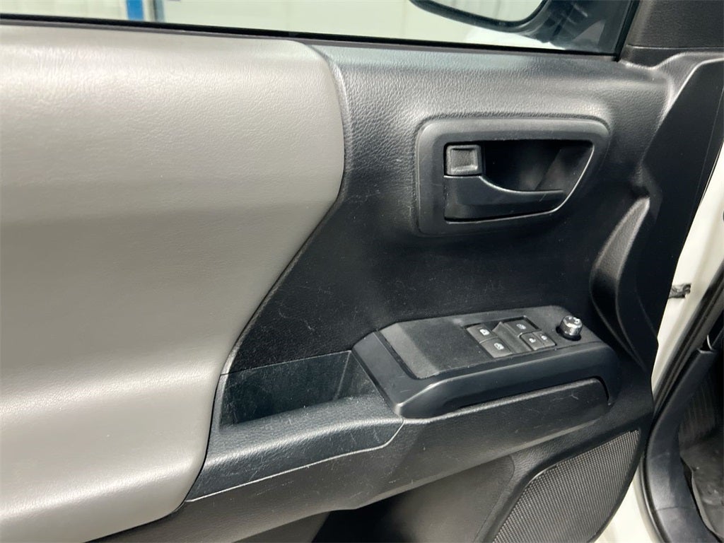 2017 Toyota Tacoma SR