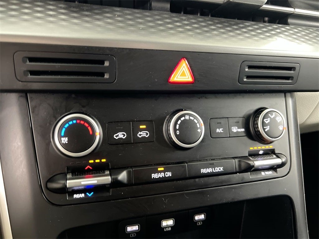 2024 Kia Carnival LX