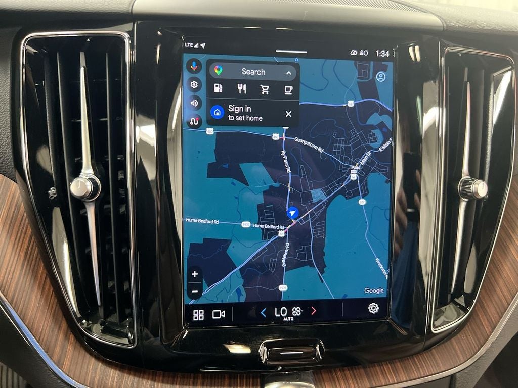2023 Volvo XC60 B5 Plus Bright Theme