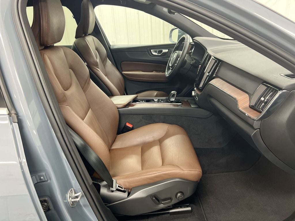 2023 Volvo XC60 B5 Plus Bright Theme