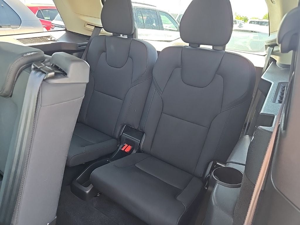 2025 Volvo XC90 B5 Core