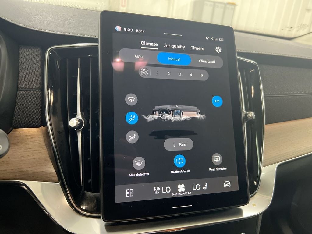 2025 Volvo XC90 B5 Core