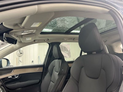 2025 Volvo XC90 B5 Core