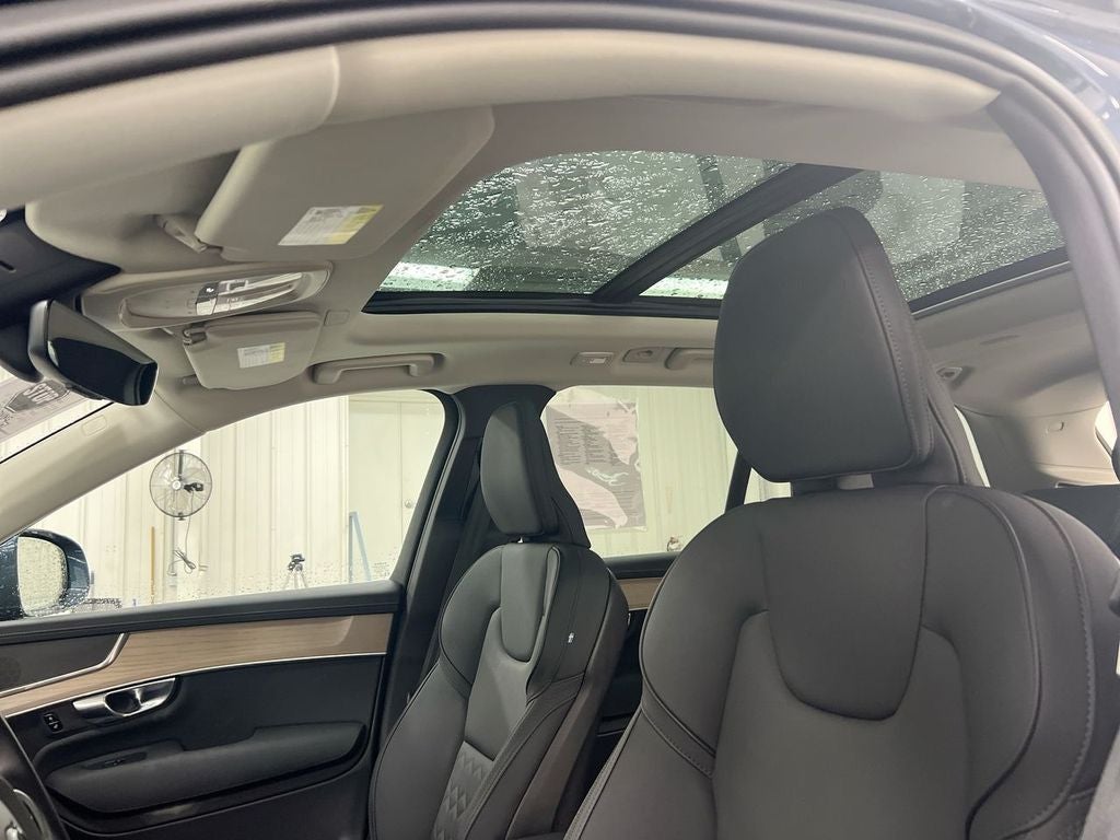 2025 Volvo XC90 B5 Core