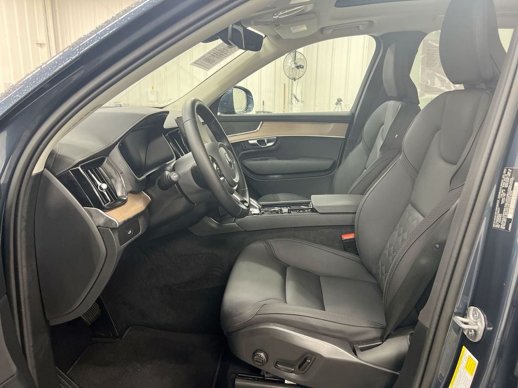 2025 Volvo XC90 B5 Core