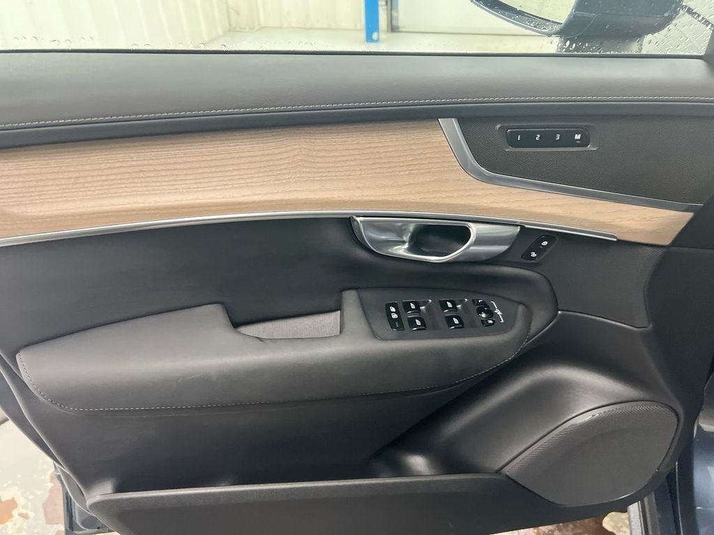 2025 Volvo XC90 B5 Core