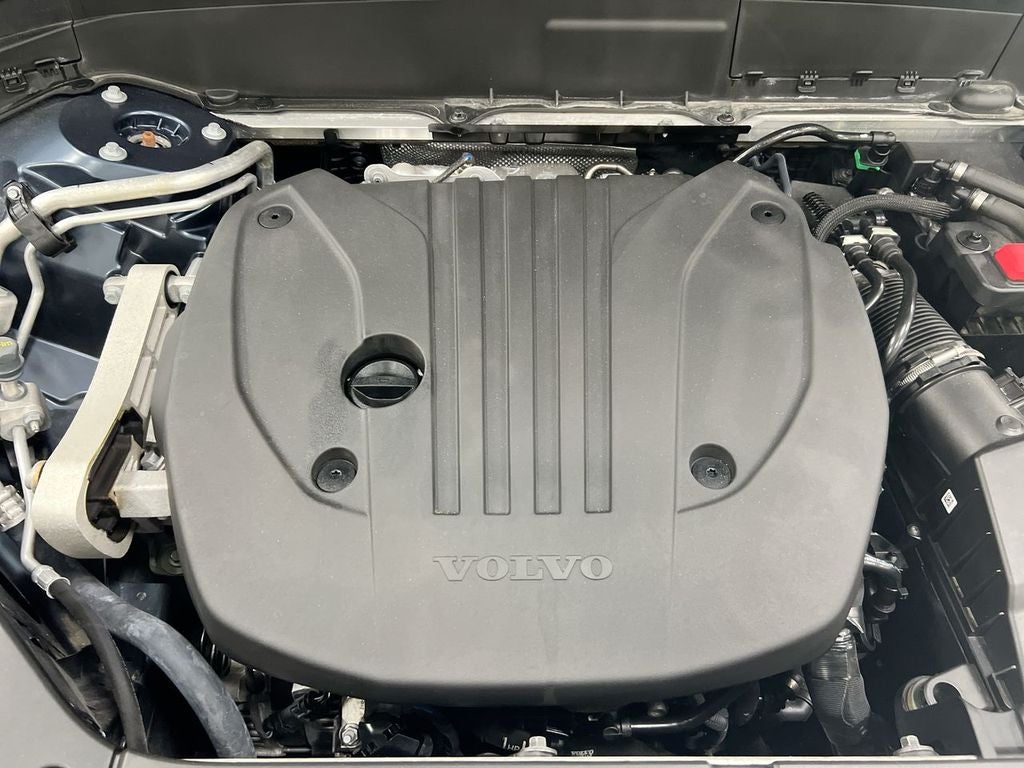 2025 Volvo XC90 B5 Core