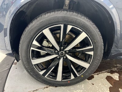 2025 Volvo XC90 B5 Core