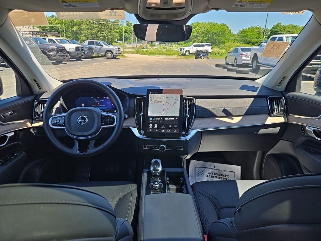 2025 Volvo XC90 B5 Core