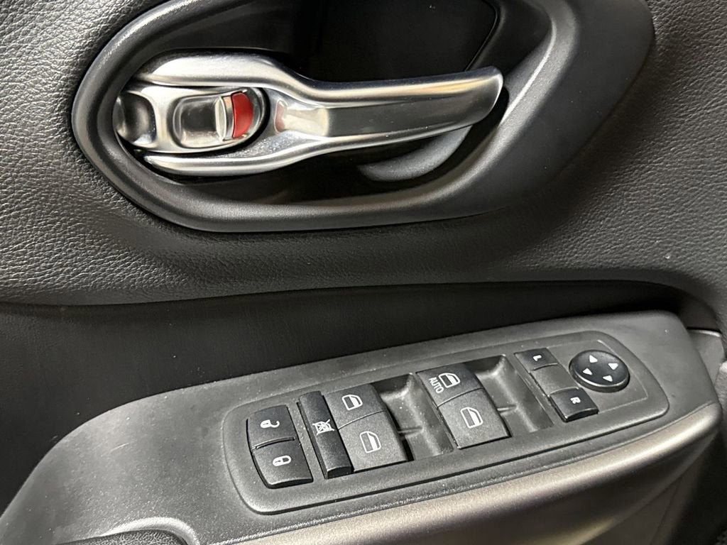 2019 Jeep CHEROKEE Base