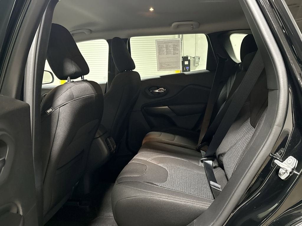 2019 Jeep CHEROKEE Base