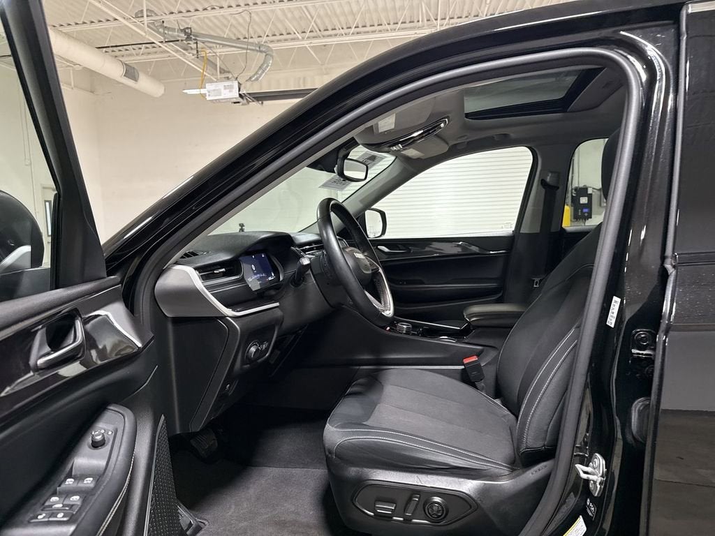 2022 Jeep Grand Cherokee Laredo