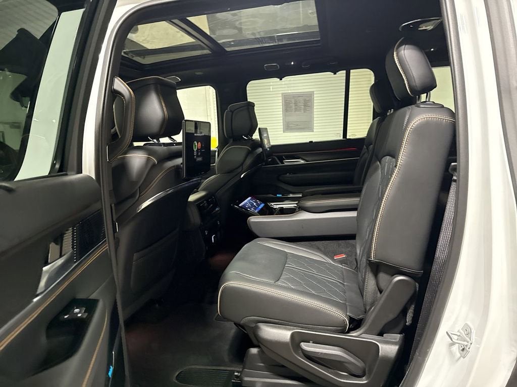 2025 Jeep Grand Wagoneer Series III Obsidian