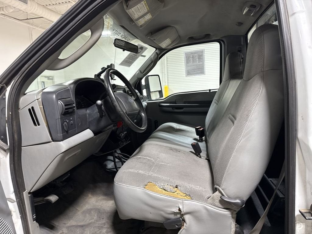 2006 Ford Super Duty F-350 DRW XL