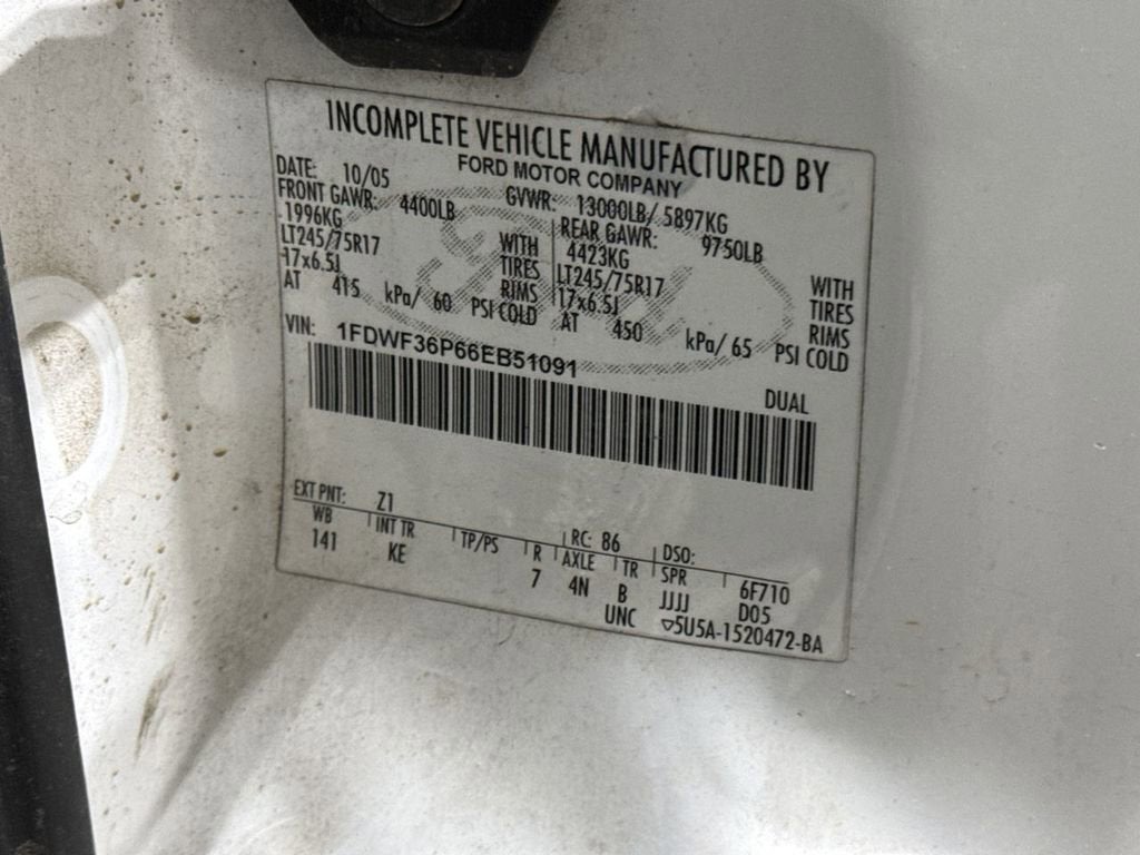 2006 Ford Super Duty F-350 DRW XL