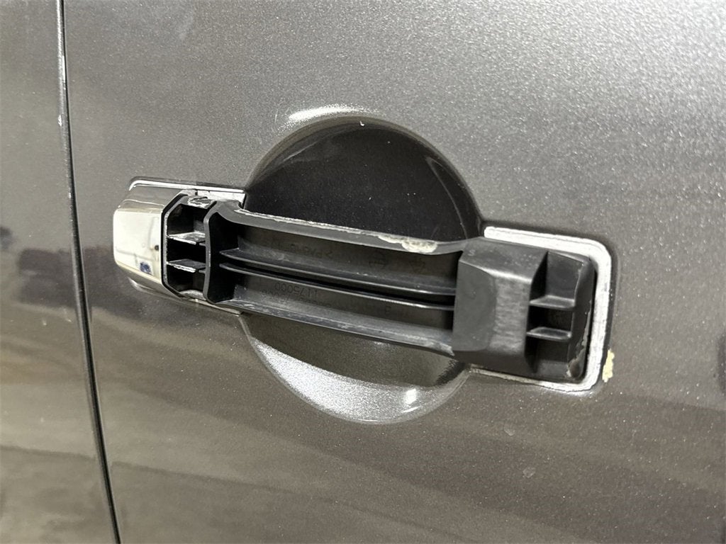 2005 Nissan Titan LE