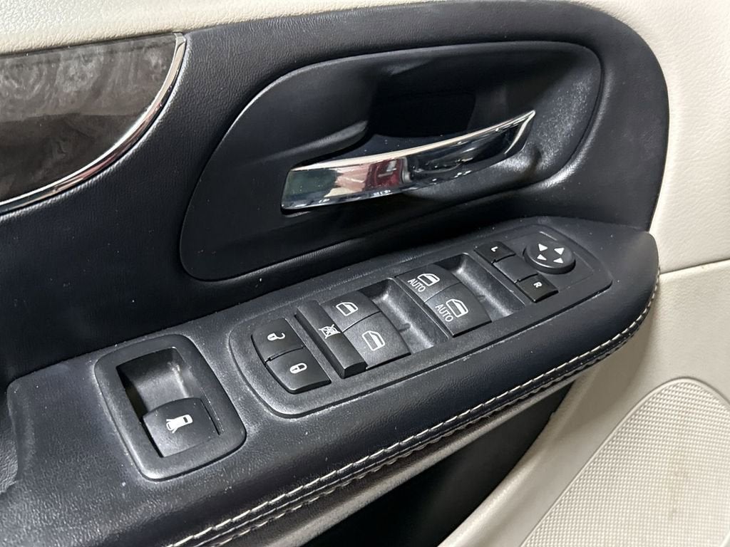 2015 Chrysler Town & Country Touring