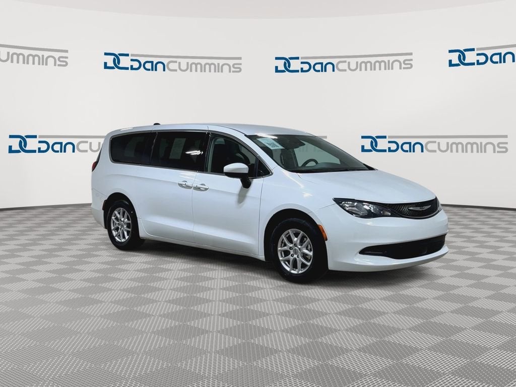 2023 Chrysler Voyager LX
