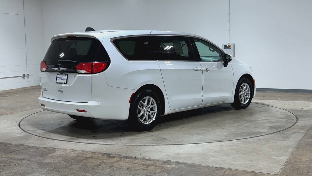2023 Chrysler Voyager LX