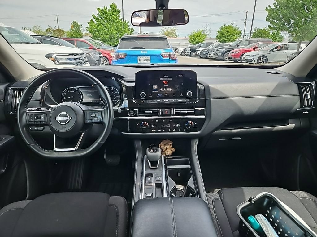 2025 Nissan Pathfinder SV