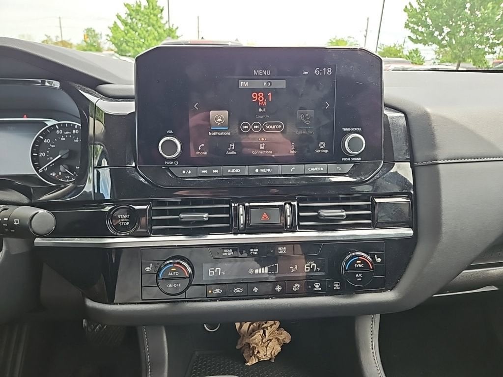 2025 Nissan Pathfinder SV