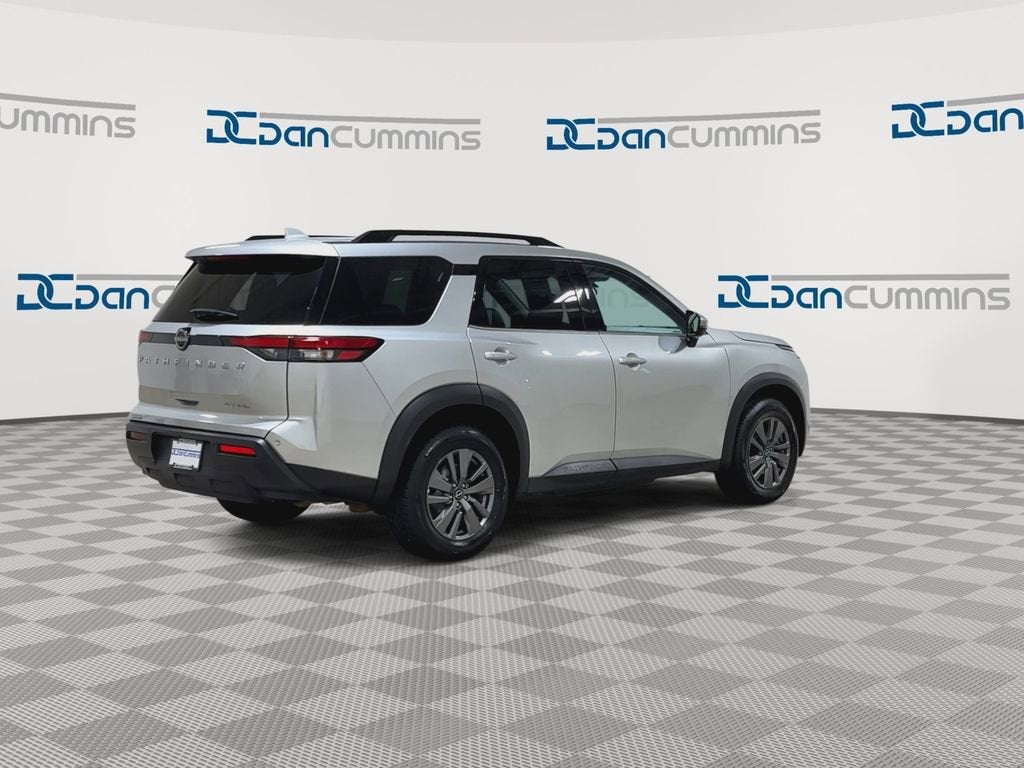 2024 Nissan Pathfinder SV