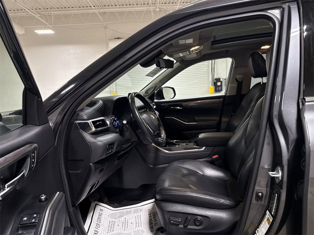 2021 Toyota Highlander Hybrid Platinum