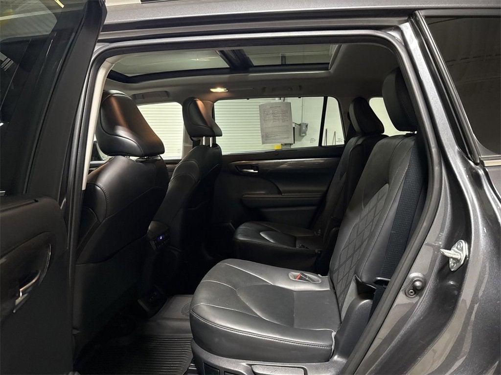 2021 Toyota Highlander Hybrid Platinum