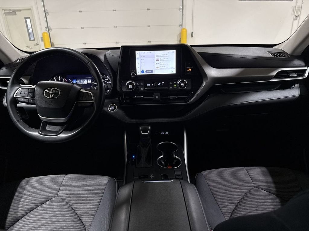 2024 Toyota Highlander LE