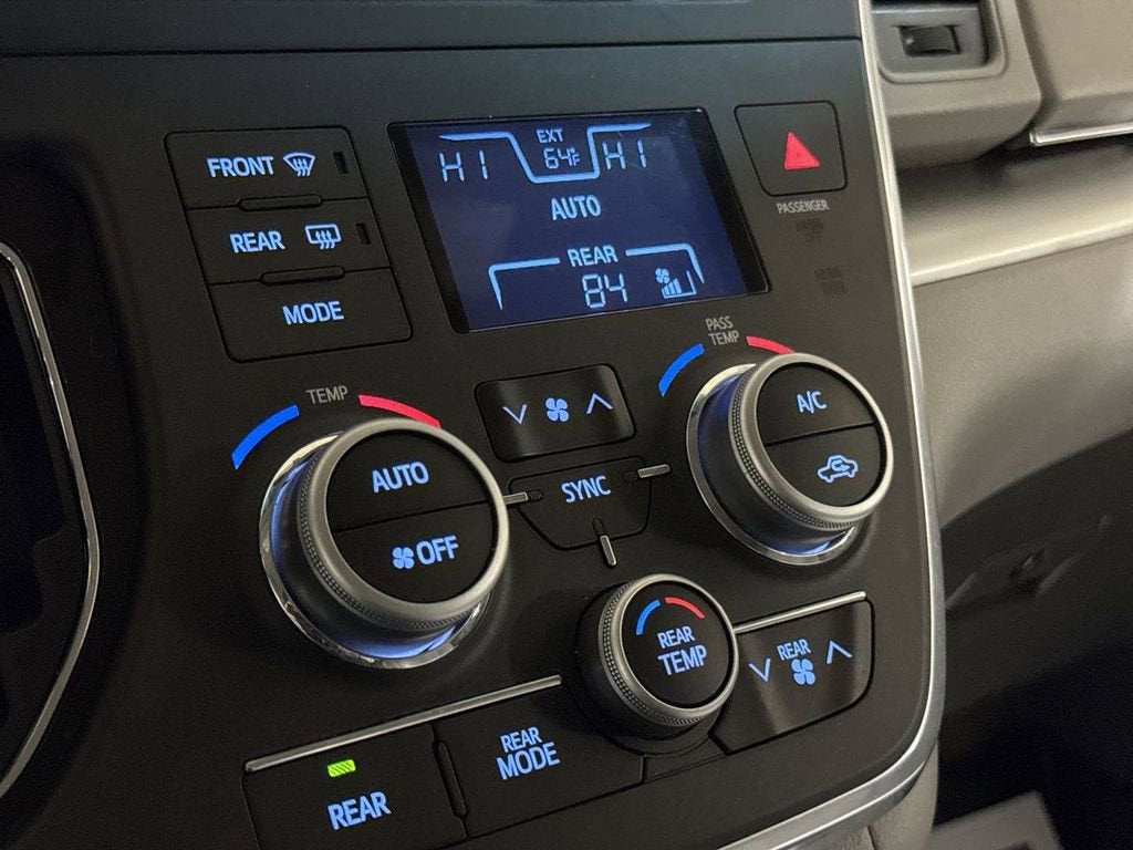 2015 Toyota Sienna LE AAS