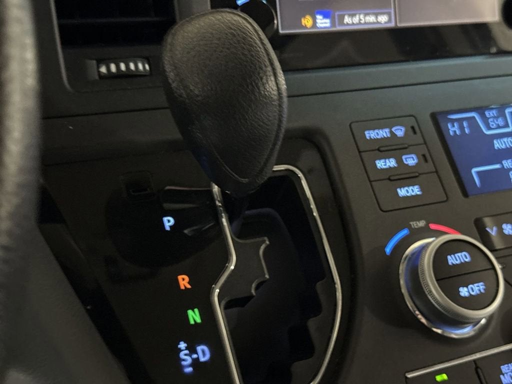 2015 Toyota Sienna LE AAS